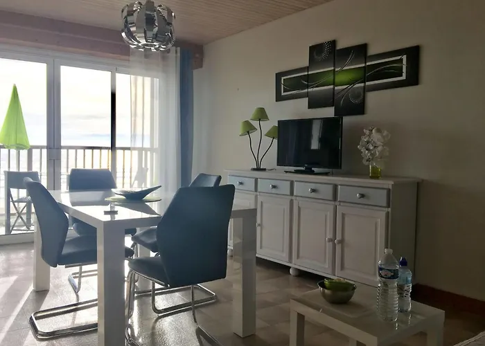 Grand Balcon Face Wifi Gratuit By Interhome