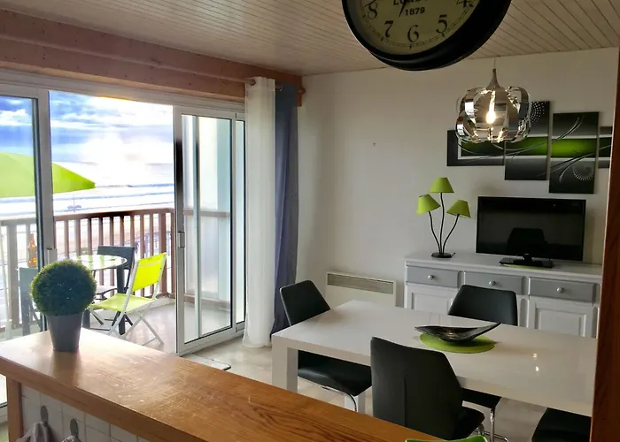 Grand Balcon Face Wifi Gratuit By Interhome